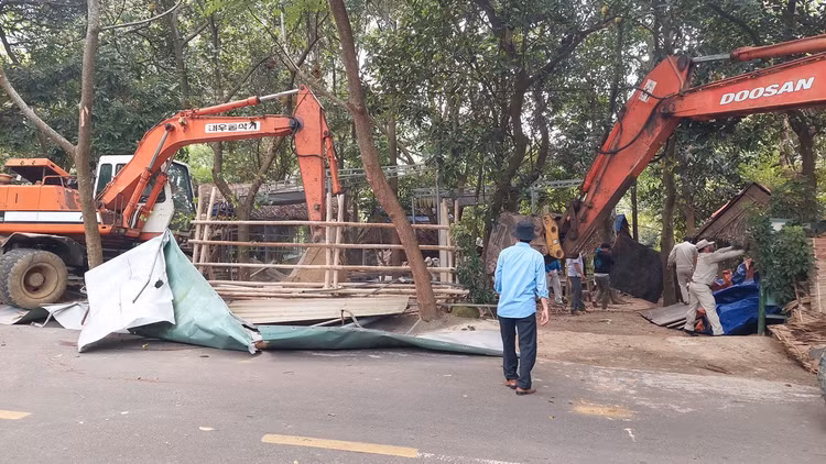 Trong đợt này xử lý 10 trường hợp, sau 30/4 sẽ tiếp tục cưỡng chế các trường hợp kinh doanh xây dựng trái phép còn lại