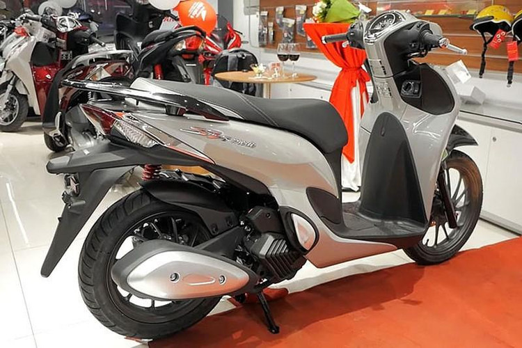 Từ ngày 18/11 tới đây, các phiên bản mới của mẫu xe ga Honda SH Mode mới được đưa về đại lý.