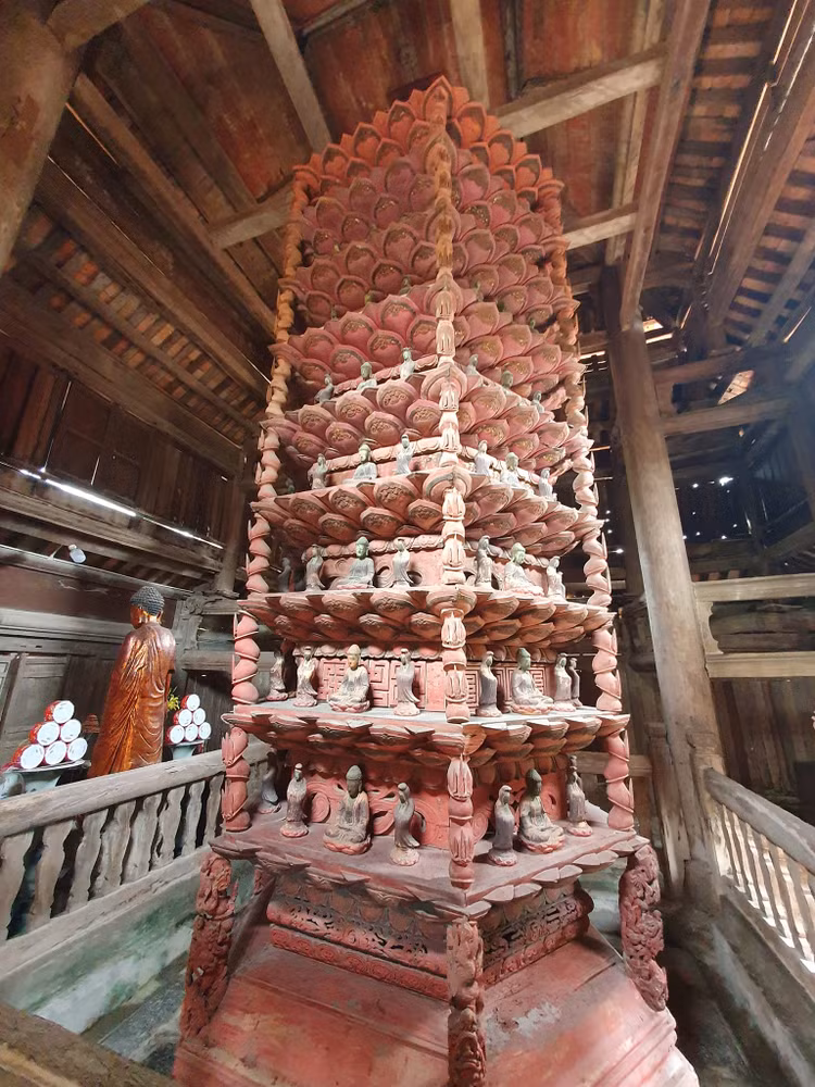 Chùa Giám hiện đang lưu giữ tòa Cửu phẩm liên hoa. Chùa Giám hiện đang lưu giữ tòa Cửu phẩm liên hoa.