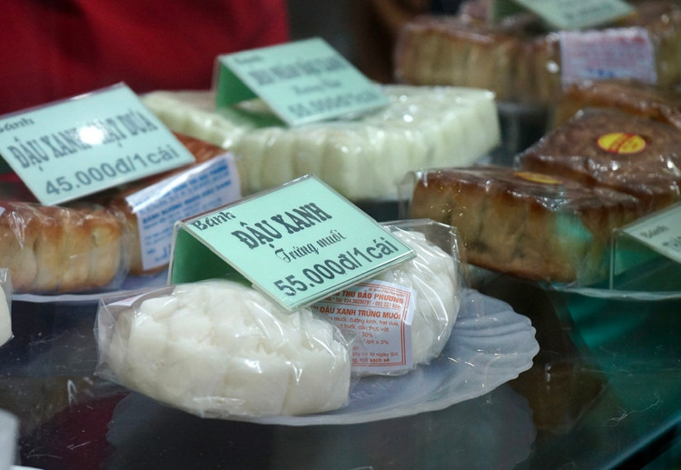 Các loại bánh có giá khác nhau.