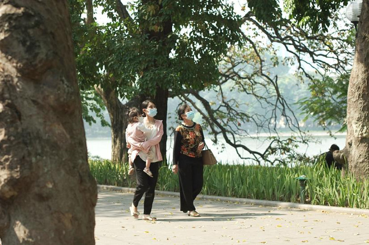 Rất nhiều người khi về Thủ đô đều lạ lẫm với sắc thu Hà Nội.