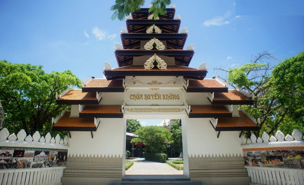 Chùa Huyền Không có kiến trúc độc đáo. Chùa Huyền Không có kiến trúc độc đáo.