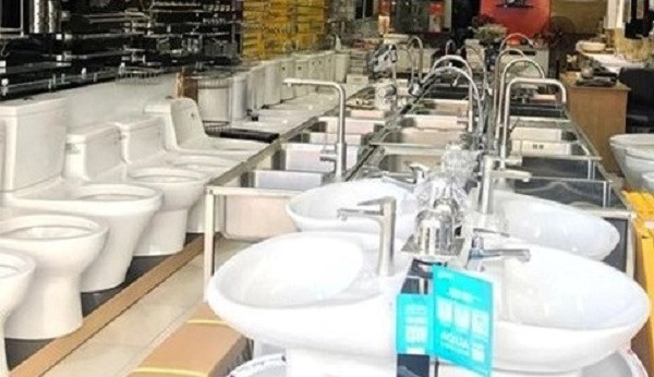 Người tiêu dùng cẩn trọng với thiết bị vệ sinh không rõ nguồn gốc. Ảnh minh họa.