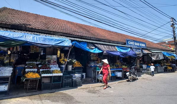 Ngoài nhà cổ, phố cổ Bao Vinh còn nhiều di tích lịch sử khác.