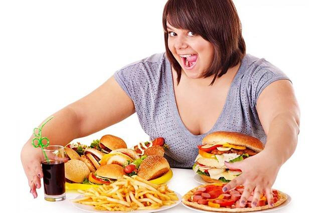 Chế độ ăn uống không phù hợp là nguyên nhân chính gây ra tình trạng máu nhiễm mỡ.