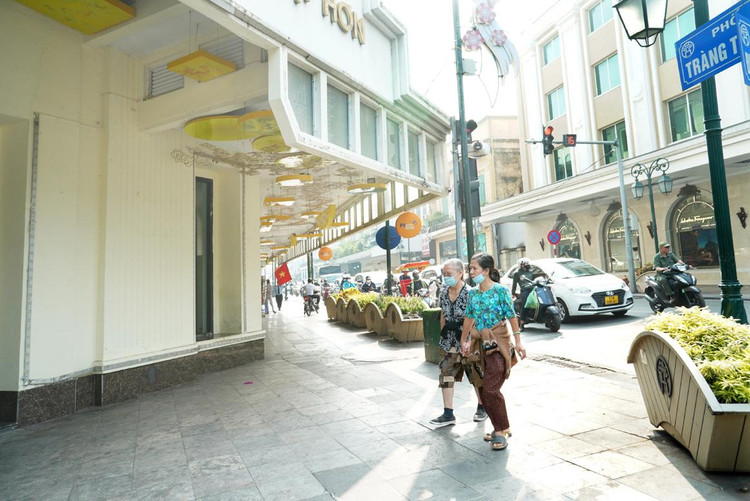 Góc phố Tràng Tiền - Đinh Tiên Hoàng.