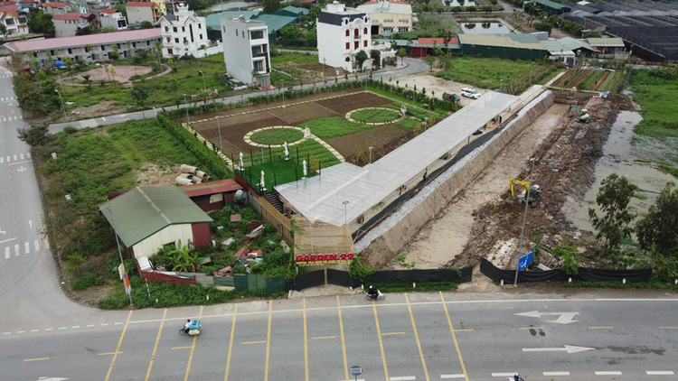 Toàn cảnh khu đất công quy hoạch làm trường mầm non nhưng bị biến thành quán cà phê ở xã Việt Đoàn, huyện Tiên Du, tỉnh Bắc Ninh.