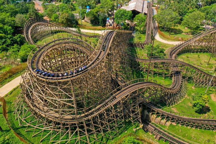 Mộc Xà Thịnh Nộ tại Sun World Phu Quoc là tàu lượn siêu tốc bằng gỗ đầu tiên ở Việt Nam.