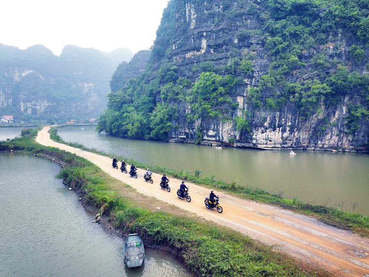 Ninh Bình với vẻ đẹp hoang sơ tựa viên ngọc quý giữa đất trời.
