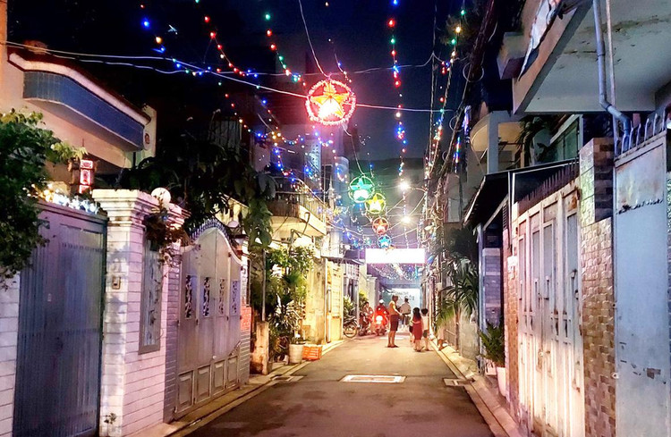 Màu sắc rực rỡ tại tuyến đường Nguyễn Tử Nha, phường 12, quận Tân Bình, TPHCM.