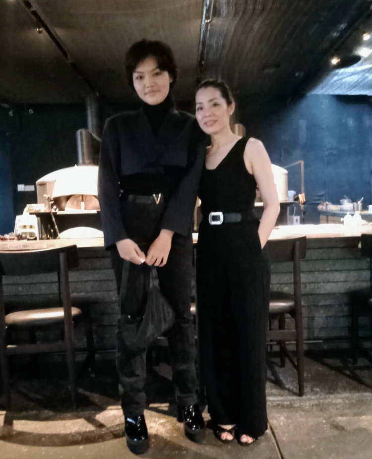 Chị Kim Oanh và con gái.