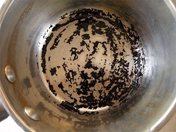 Nồi inox kém chất lượng.