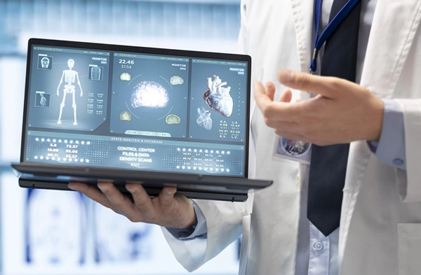 Tiêu hết số tiền tiết kiệm để chữa bệnh nhưng lại bị chẩn đoán sai, anh Trương kiện cả bác sĩ và bệnh viện, đòi bồi thường. - Ảnh minh họa. Tiêu hết số tiền tiết kiệm để chữa bệnh nhưng lại bị chẩn đoán sai, anh Trương kiện cả bác sĩ và bệnh viện, đòi bồi thường. - Ảnh minh họa.