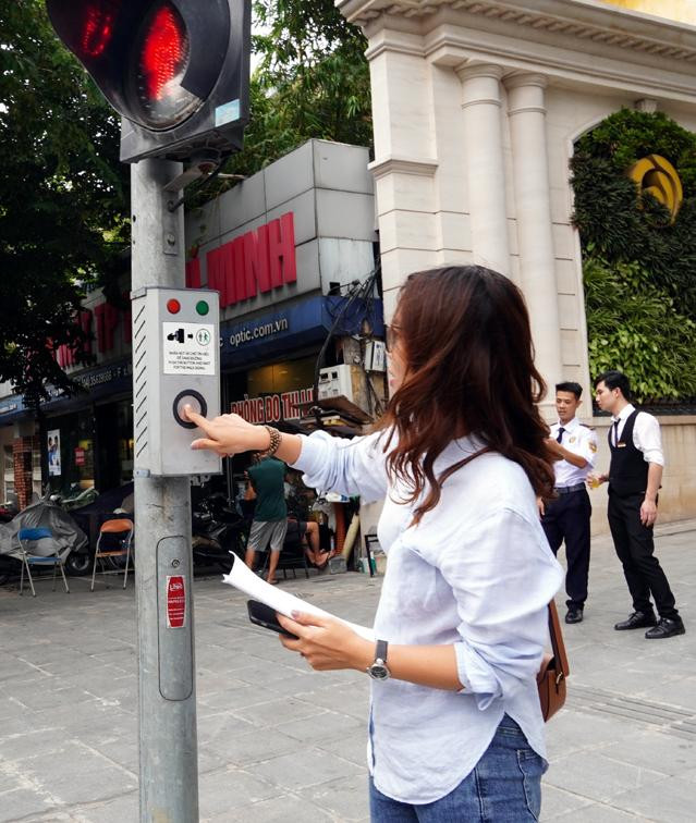 Nếu như bạn muốn đi sang đường...