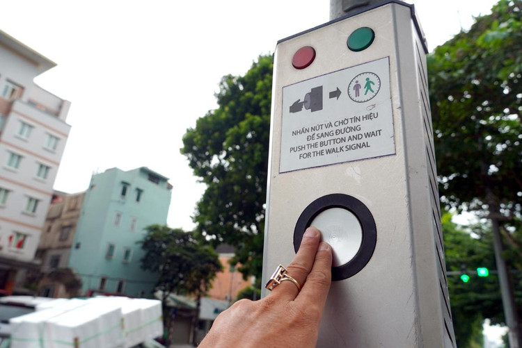 Chỉ cần nhấn nút và chờ tín hiệu....