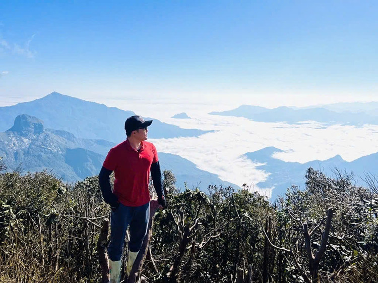 Thưởng ngoạn vẻ đẹp thiên nhiên trên cung trekking Nhìu Cồ San. Ảnh Lê Mạnh