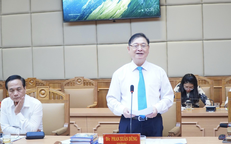 Chủ tịch VUSTA Phan Xuân Dũng phát biểu tại buổi làm việc.