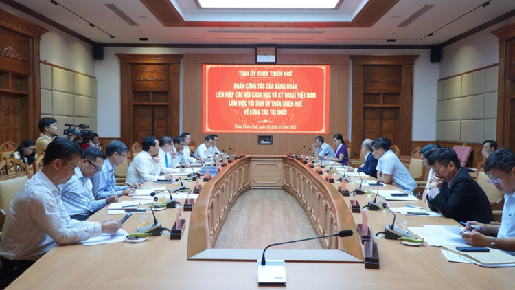 Quang cảnh buổi làm việc.