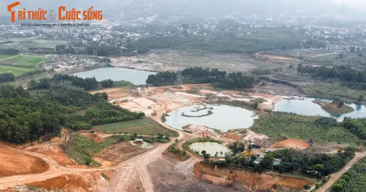 Mỏ sét Xuân Cầm rộng lớn nhưng cũng thiếu hệ thống cân.