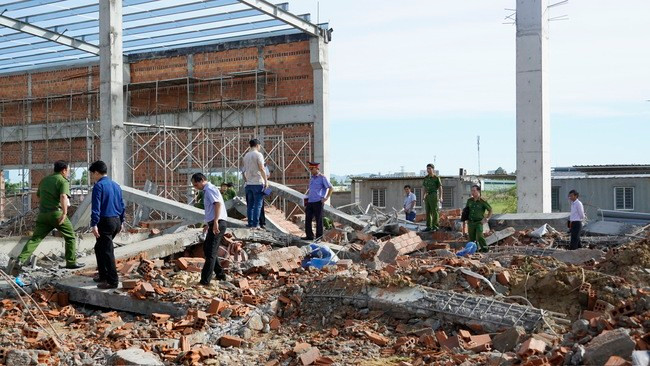 Sập tường KCN Nhơn Hòa.