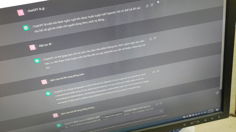 ChatGPT tự giải thích chính bản thân mình theo câu hỏi của người dùng. Ảnh: Trần Trân