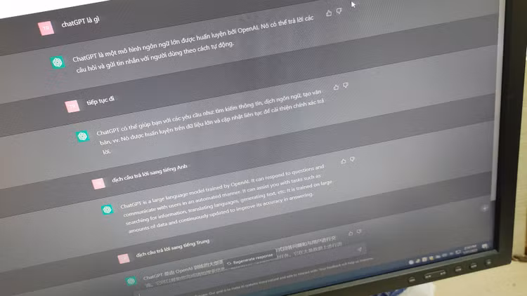 ChatGPT tự giải thích chính bản thân mình theo câu hỏi của người dùng. Ảnh: Trần Trân