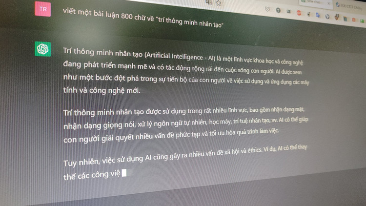 Công cụ chat GPT tự viết bài luận theo yêu cầu của người dùng. Ảnh: Trần Trân