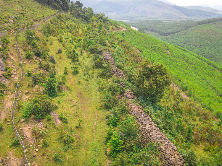 Di tích lũy đá cổ Kỳ Anh nhìn từ trên cao. Di tích lũy đá cổ Kỳ Anh nhìn từ trên cao.