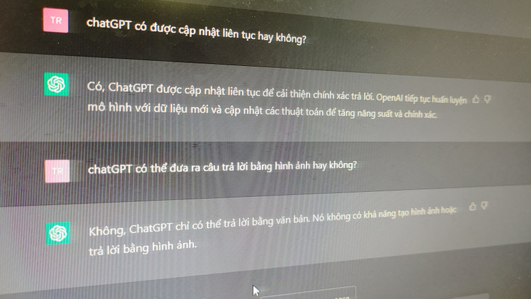 ChatGPT sẽ liên tục được cập nhật nhưng hiện tại vẫn thiếu sót nhiều tính năng. Ảnh: Trần Trân