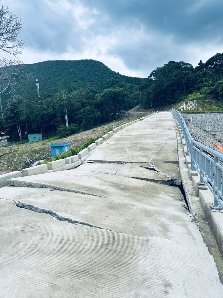 Vị trí sụt lún và sạt lở tại công trình hồ chứa nước Đất Dốc.