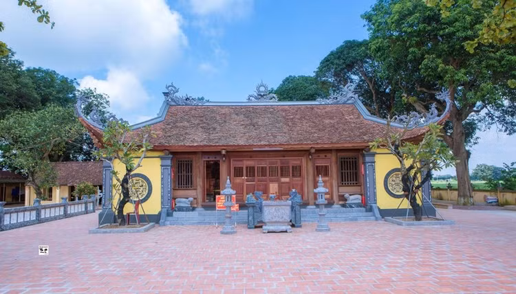 Đền Đươi lưu giữ được nhiều đồ thờ, tế tự và cổ vật có giá trị. Ảnh: Quang Tiệp/Cổng Thông tin điện tử Đảng bộ Tỉnh Hải Dương.