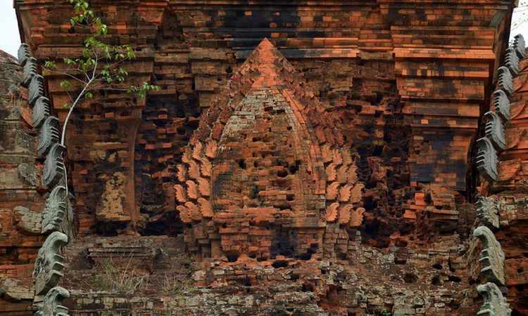 Tháp Cánh Tiên ở An Nhơn, Bình Định.