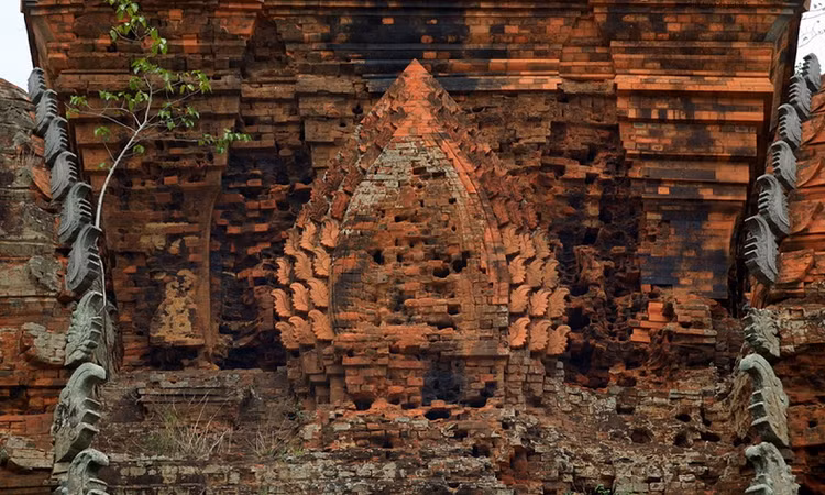 Tháp Cánh Tiên ở An Nhơn, Bình Định.