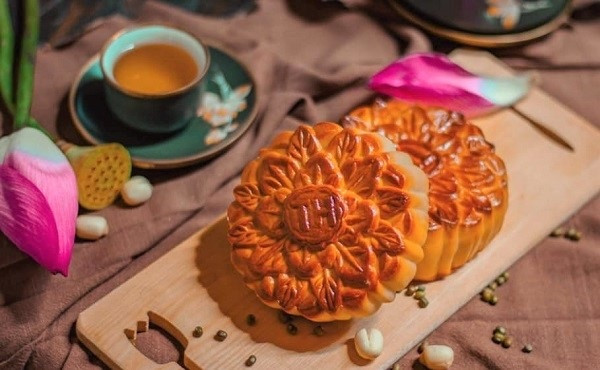 Người tiêu dùng nên chọn lựa các loại bánh trung thu khi được “mắt thấy, tay sờ” để tránh mua phải hàng kém chất lượng, ảnh hưởng đến sức khỏe.