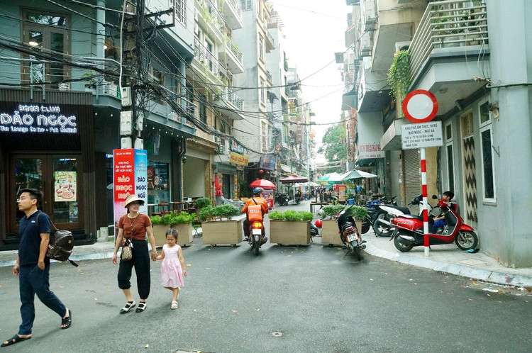 Khu phố ẩm thực đêm kết hợp phố đi bộ Đảo Ngọc - Ngũ Xã vắng vẻ vào 3 ngày cuối tuần.