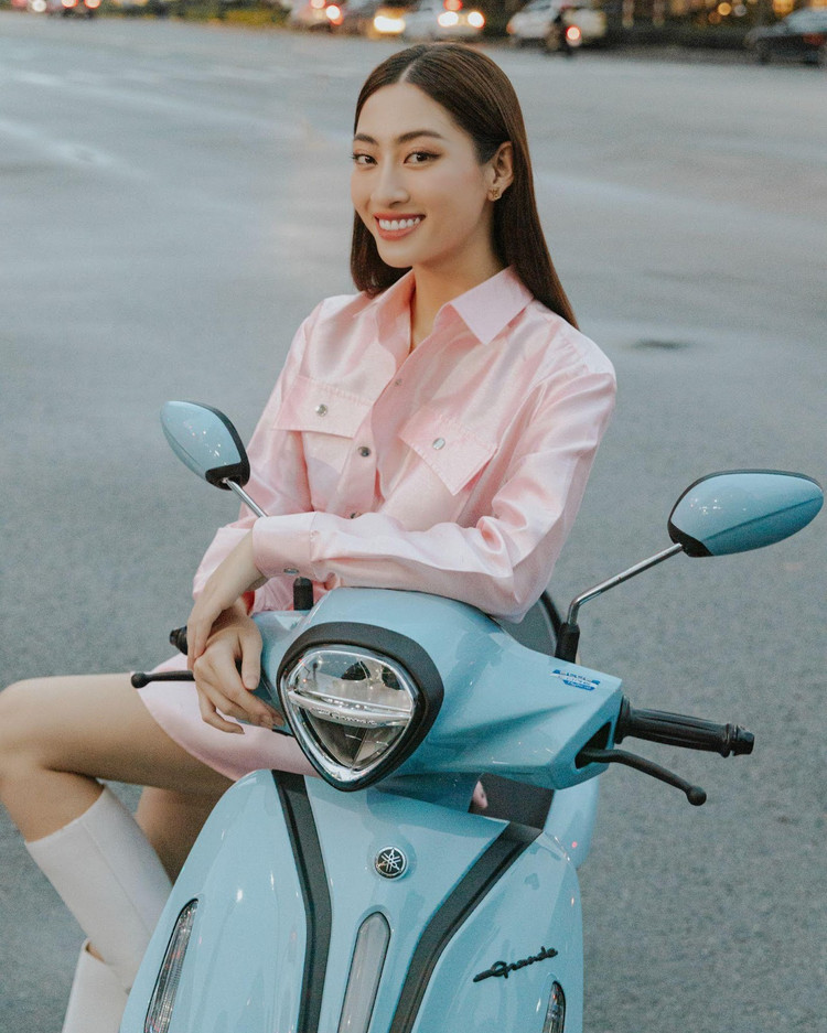 Lương Thùy Linh chọn Yamaha Grande Hybrid làm người bạn đồng hành trong những chuyến đi gần Lương Thùy Linh chọn Yamaha Grande Hybrid làm người bạn đồng hành trong những chuyến đi gần