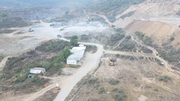 Mỏ đá của Công ty Việt Tân không lắp trạm cân, camera giám sát số lượng khoáng sản bán ra trên lối ra vào.