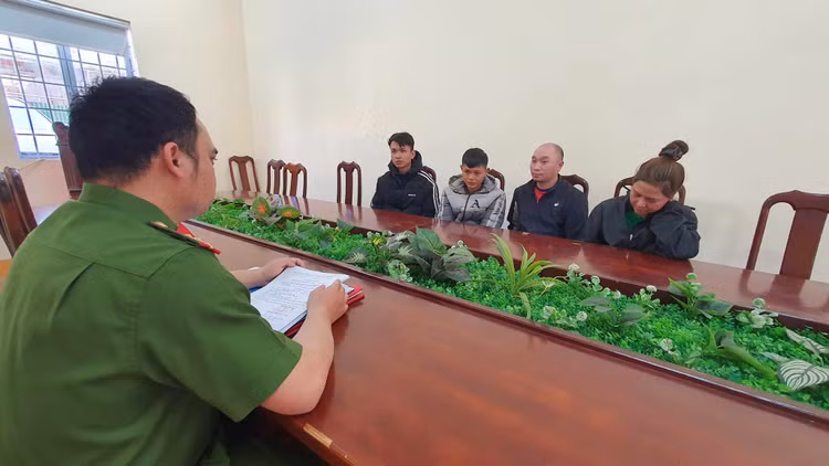 Các đối tượng trong đường dây mua bán, tàng trữ ma tuý với số lượng lớn.