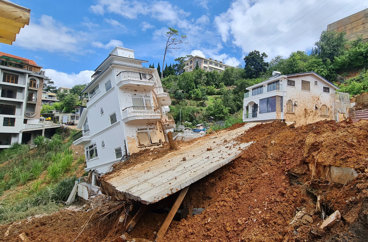 Hiện trường sạt lở đất nghiêm trọng tại Tp Đà Lạt, tỉnh Lâm Đồng.