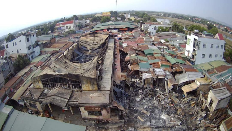 Chợ huyện Ea Súp sau khi vụ hoả hoạn đi qua.