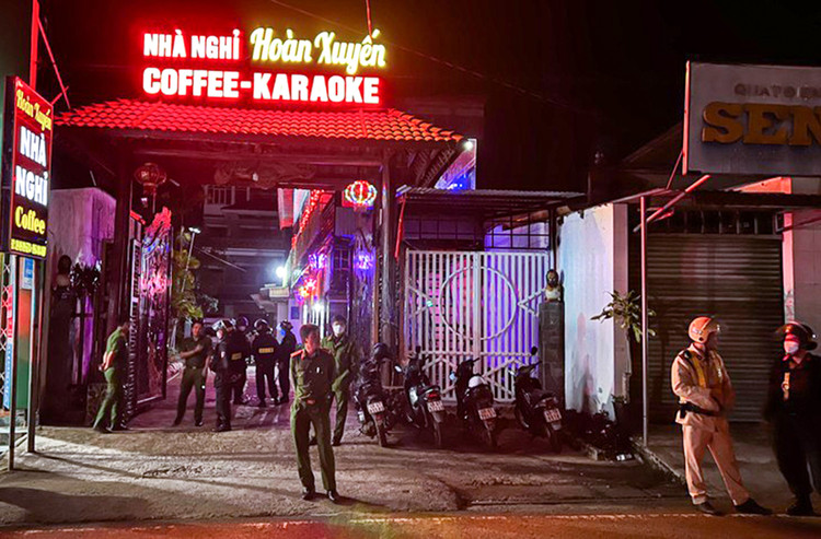 Tối 14/5 Công an tỉnh Lâm Đồng phối hợp với Công an huyện Di Linh tiến hành bắt giữ khẩn cấp đối với 2 cha con Hoàn Xuyến.