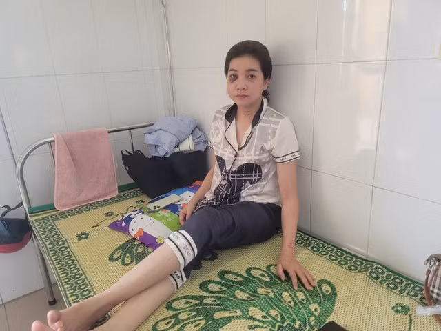 Chị L. đang điều trị tại Bệnh viện đa khoa khu vực Triệu Hải . Ảnh baocongluan