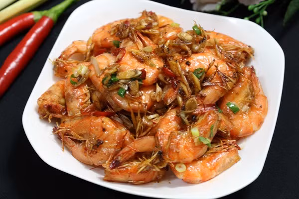 Tôm xào xả ớt. Ảnh amthuc