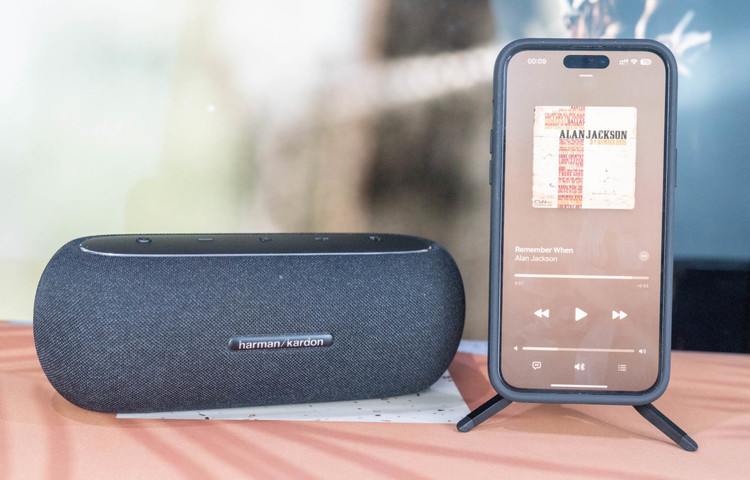 Harman Kardon trình làng loa di động nhỏ gọn Luna