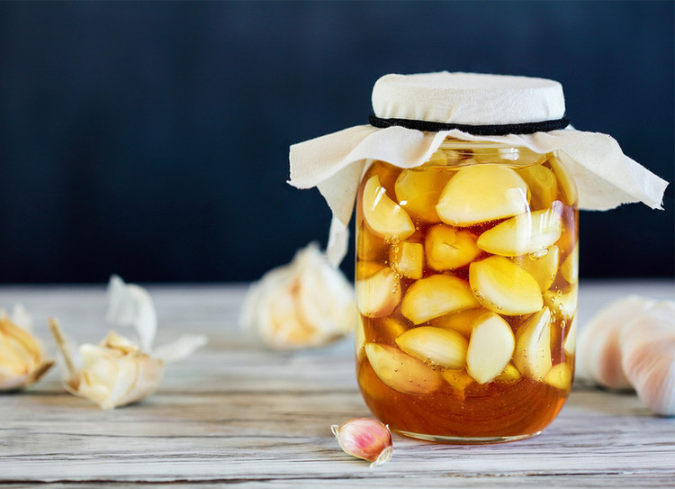 Tỏi mật ong là thực phẩm bổ dưỡng ngang với &quot;thuốc quý&quot;. Ảnh minh họa