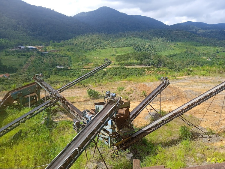 Một góc khu vực mỏ đá của Công ty TNHH Hoàng Hậu Phố