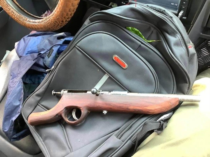 Khẩu súng tự chế của vụ án mạng. Ảnh C.A