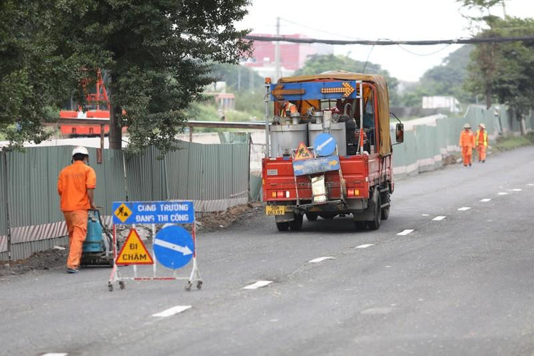 Sau khi bị đình chỉ, chủ đầu tư đã yêu cầu các nhà thầu liên quan cấp tập sửa chữa, vá dặm lại các đoạn đường hư hỏng