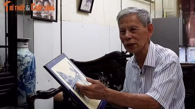Bức ảnh “Phố Hàng Đào trong ngày tiếp quản” đã trở thành kỷ vật quý của gia đình ông.