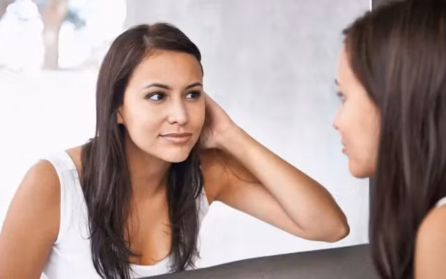 Dấu hiệu trên khuôn mặt cảnh báo tình trạng sức khỏe của bạn. Ảnh minh họa